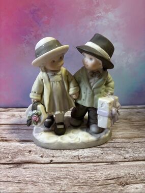 Kim Anderson “Sharing The‎ Joy Of The Season” 1996 Porcelain- Home Accent